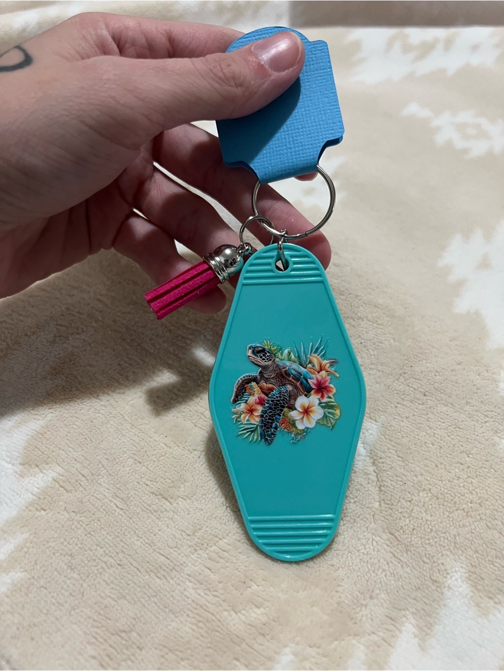 Sea Turtle Keychain 🌺 - Picture 2 of 3